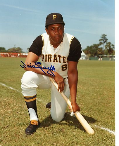 WILLIE  STARGELL    PITTSBURGH  PIRATES SIGNED 8X10