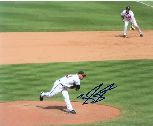 TYLER  YATES     ATLANTA  BRAVES   SIGNED 8X10 PHOTO
