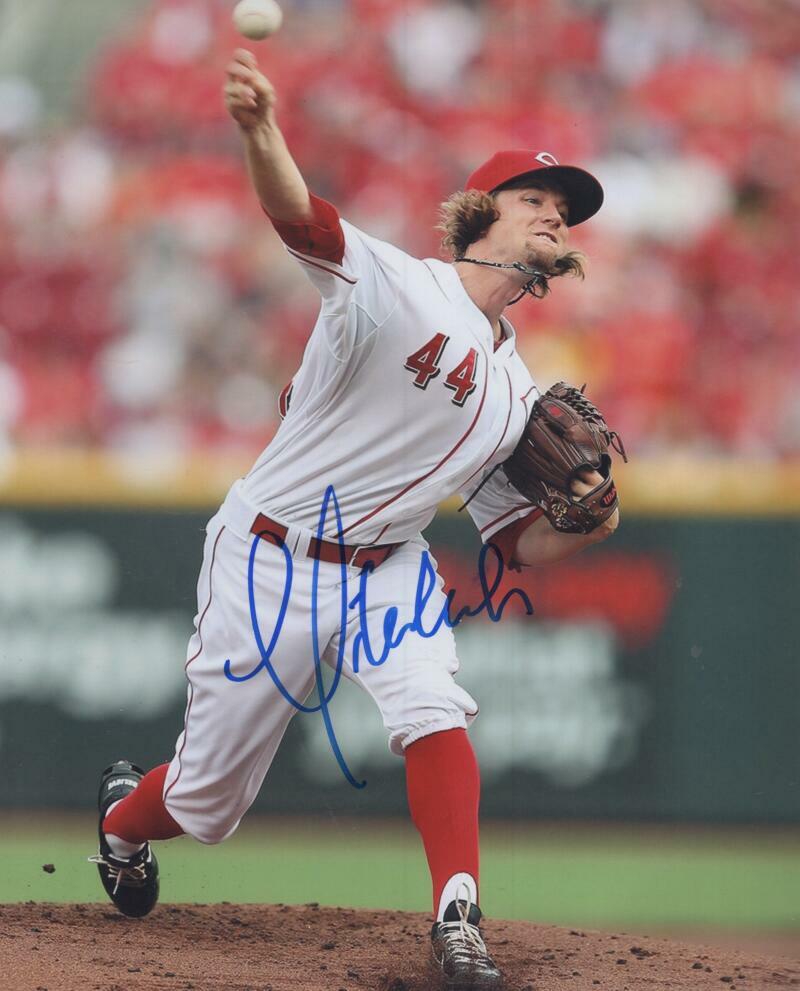 MIKE LEAKE CINCINNATI REDS  SIGNED AUTOGRAPHED 8X10 PHOTO W/ COA