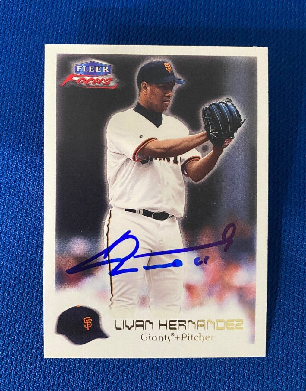 2000 FLEER FOCUS LIVAN HERNANDEZ SF GIANTS AUTOGRAPHED SIGNED CARD #191 W/COA