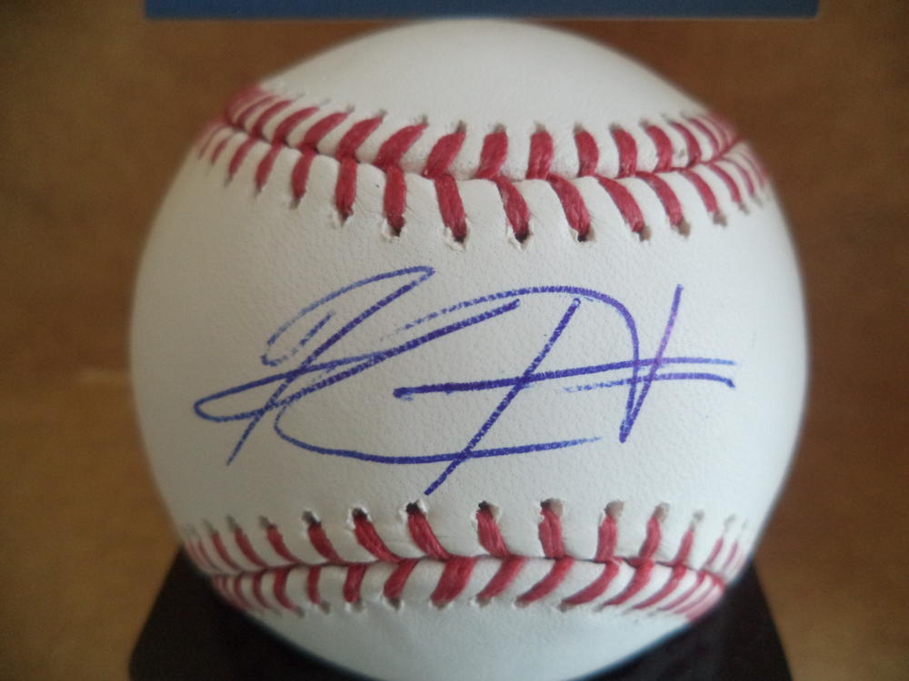 KYLE HOLDER NEW YORK YANKEES ROOKIE YEAR SIGNED ML BASEBALL BECKETT R03017