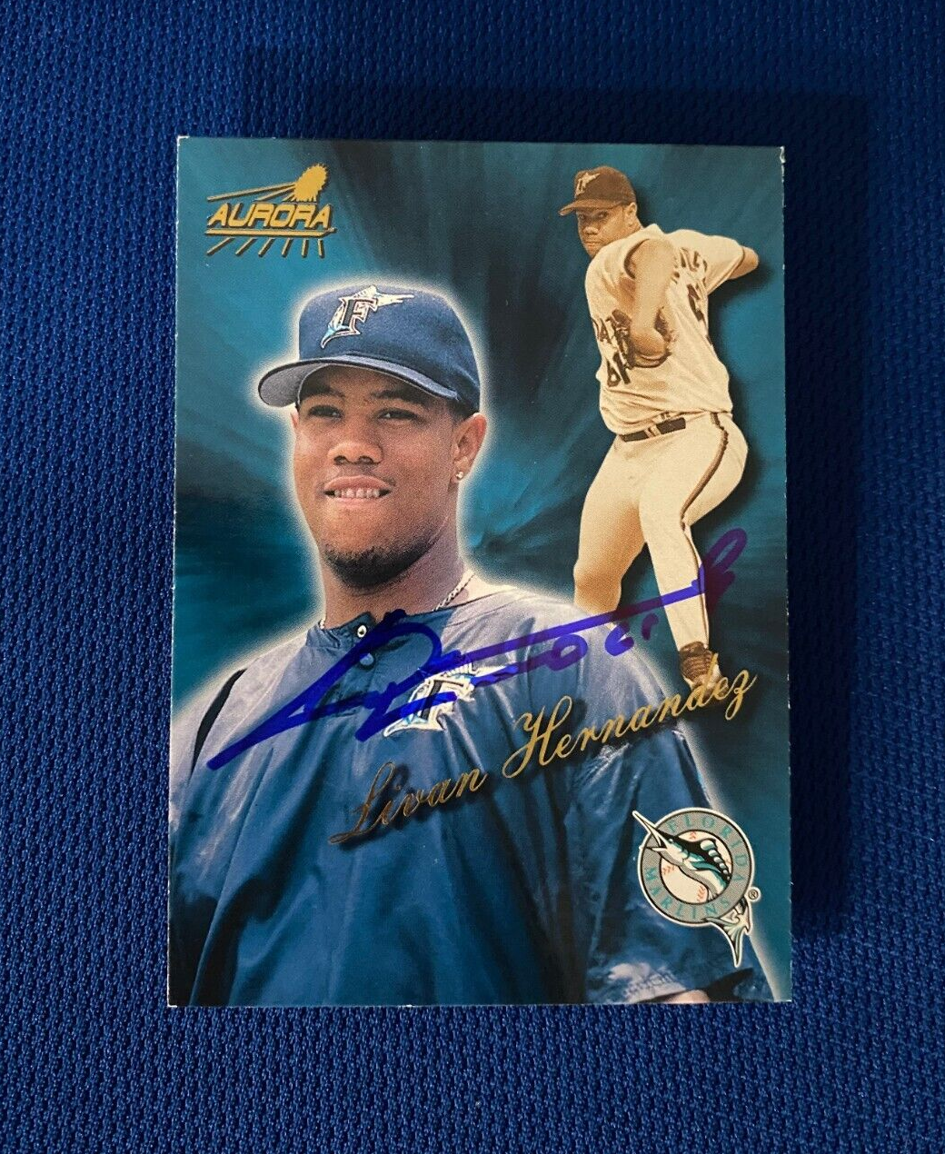 1999 AURORA LIVAN HERNANDEZ FL MARLINS AUTOGRAPHED SIGNED CARD #75 W/COA *