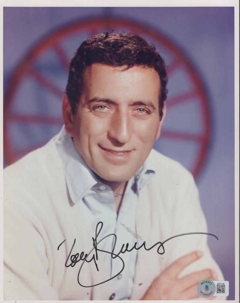 TONY BENNETT MUSIC LEGEND SIGNED 8X10 PHOTO BECKETT BK57106