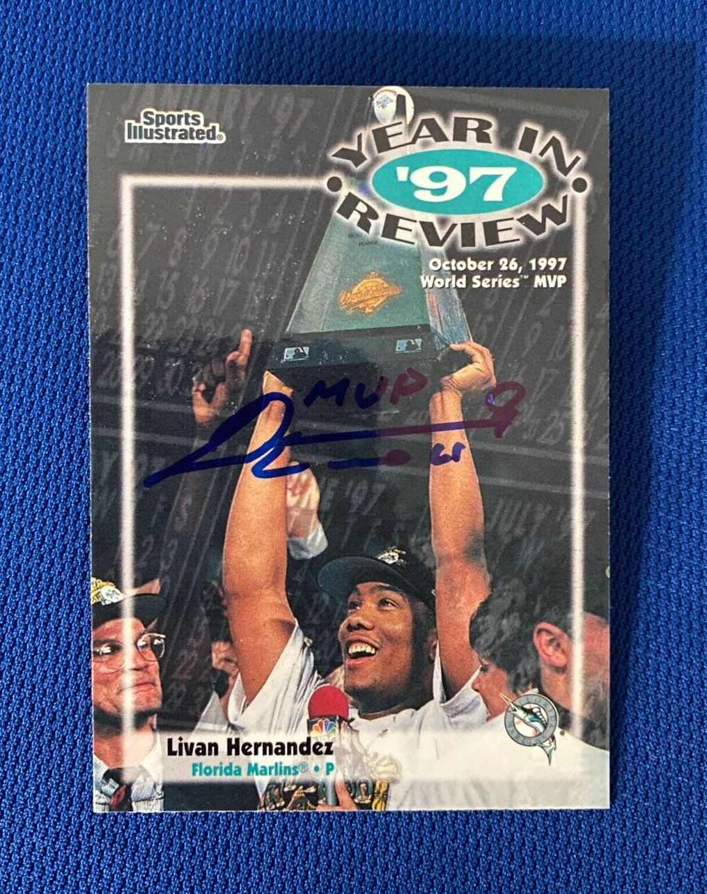 1998 FLEER SI YEAR IN REVIEW LIVAN HERNANDEZ MARLINS AUTO SIGNED CARD #200 COA *