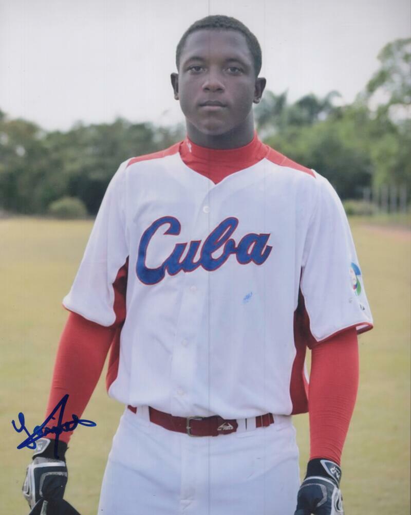 MALCOM NUNEZ   CARDINALS/CUBA SIGNED AUTOGRAPHED 8X10 PHOTO W/ COA