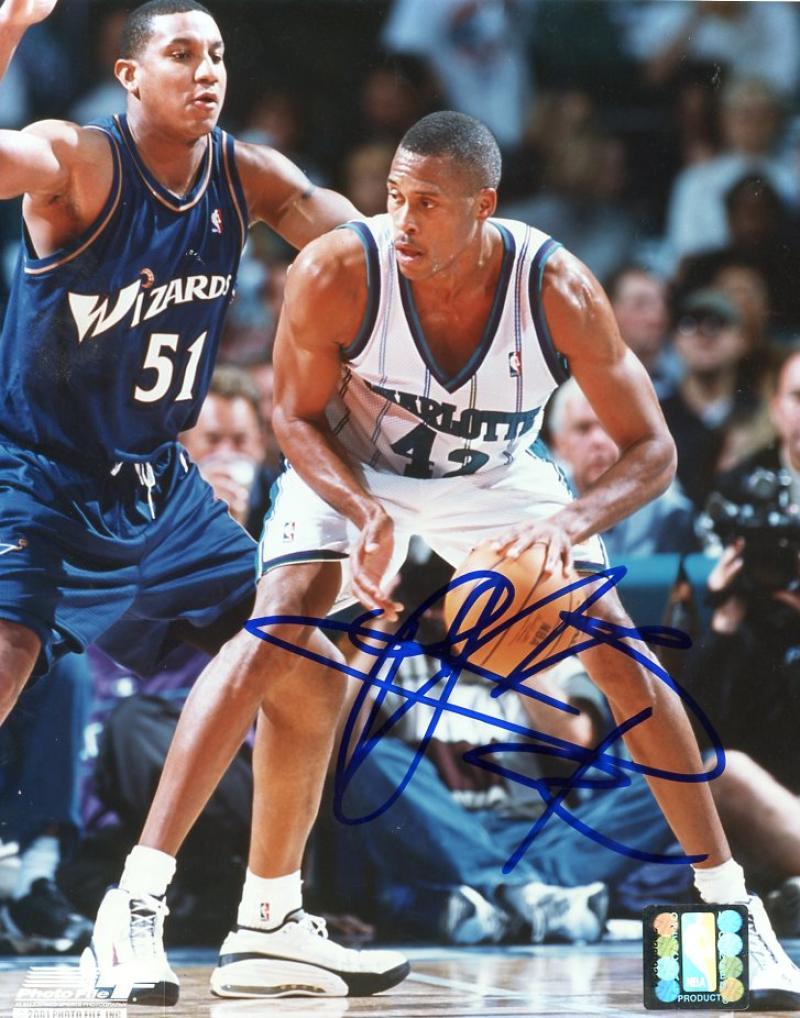 P.J. BROWN CHARLOTTE HORNETS #42 SIGNED AUTOGRAPHED 8X10 PHOTO W/COA