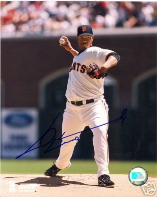 LIVAN HERNANDEZ SAN FRANCISCO GIANTS SIGNED 8X10 PHOTO