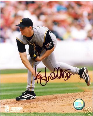 KIP WELLS PITTSBURGH PIRATES SIGNED 8X10 PHOTO W/COA