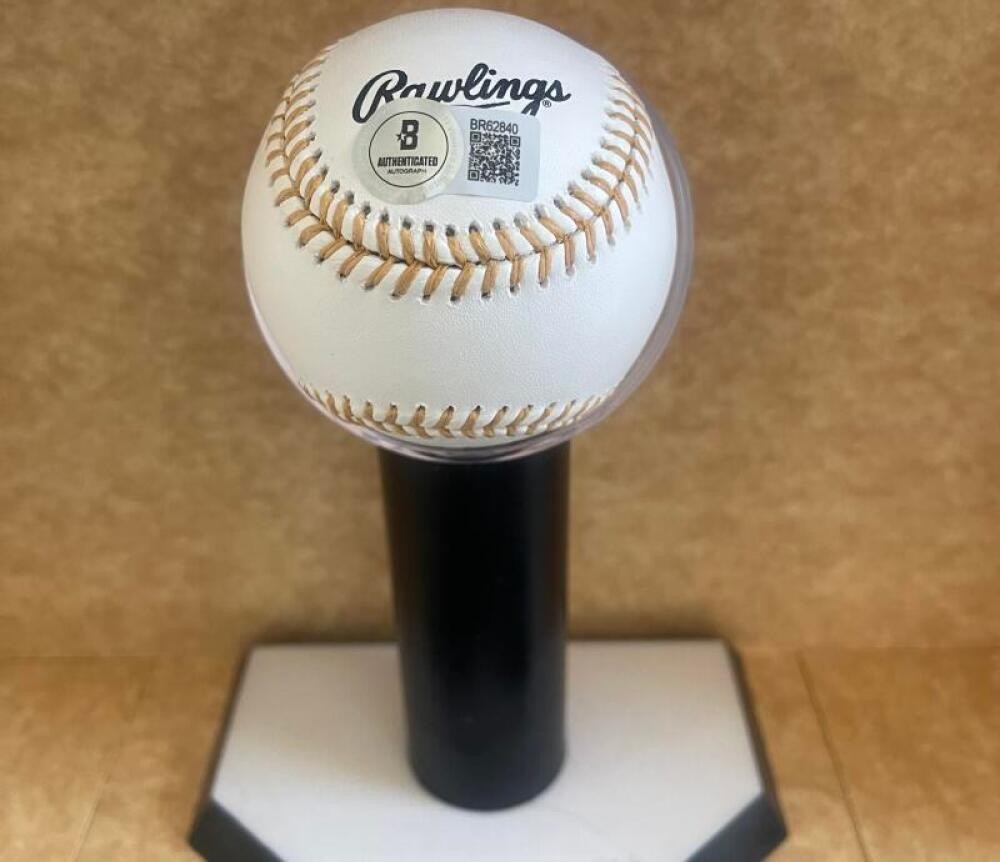BOB BEAMON 68 GOLD SIGNED AUTO GOLD GLOVE BASEBALL BECKETT AUTH