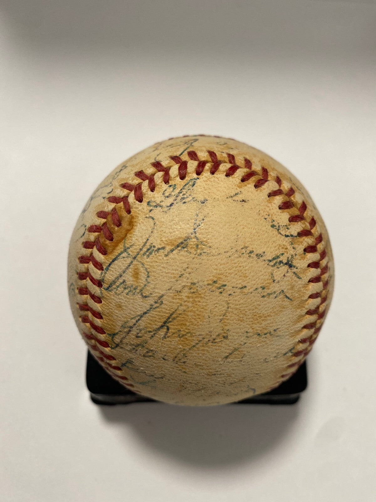 1954 NEW YORK YANKEES TEAM SIGNED AUTOGRAPHED BASEBALL BECKETT LOA MANTLE BERRA