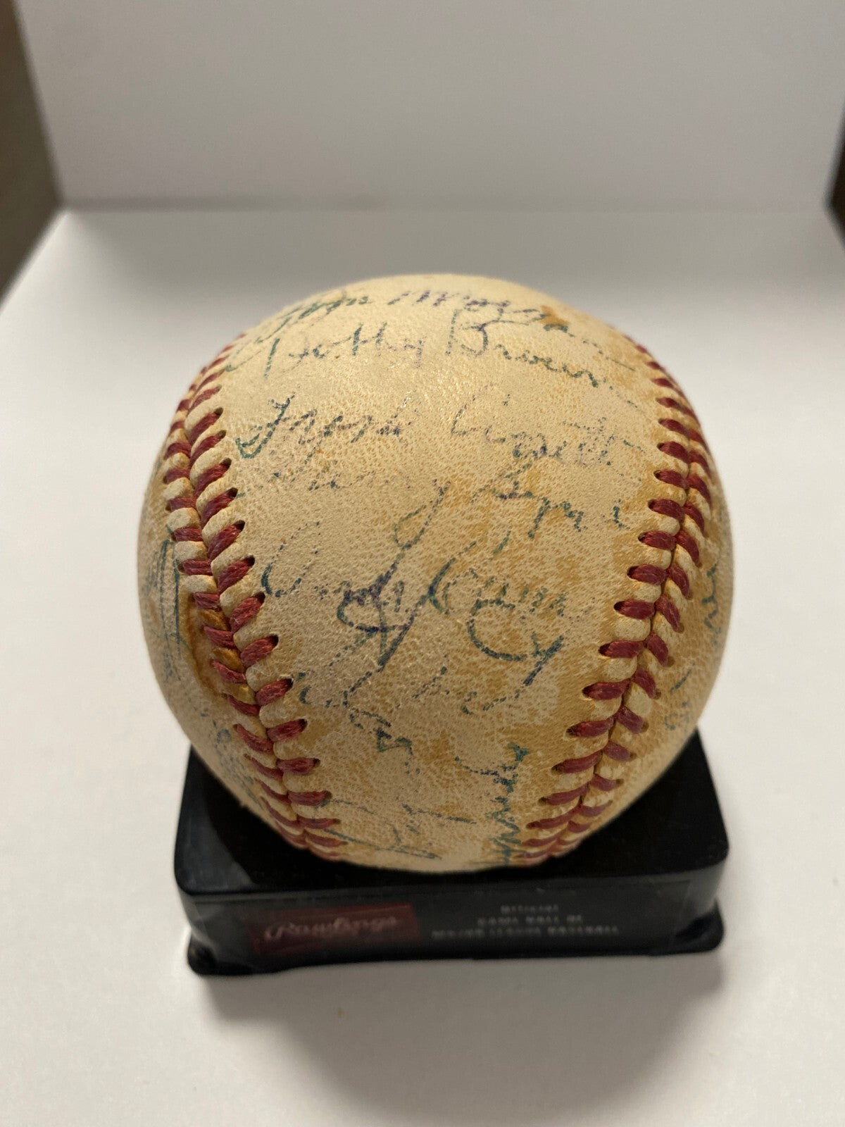 1954 NEW YORK YANKEES TEAM SIGNED AUTOGRAPHED BASEBALL BECKETT LOA MANTLE BERRA