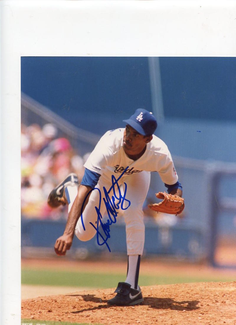 RAMON MARTINEZ LOS ANGELES RAMS SIGNED  AUTOGRAPHED  8X10 PHOTO W/COA
