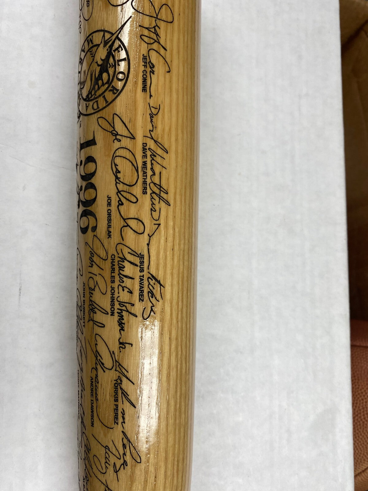 1996 HEAVY HITTER FLORIDA MARLINS TEAM SIGNED LIMITED EDITION BAT W/BOX