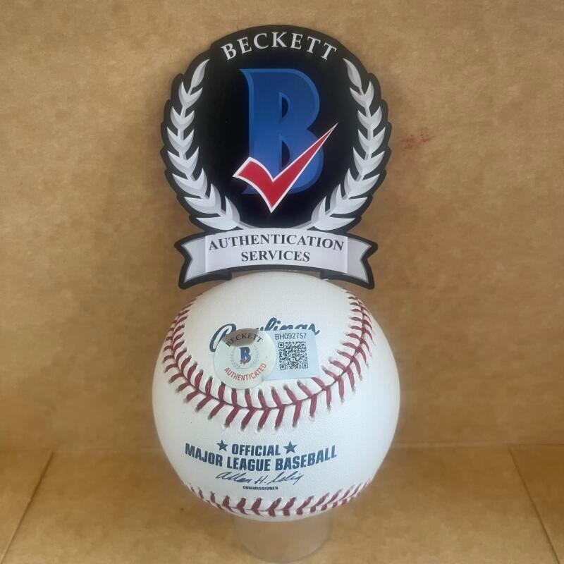 IVAN RODRIGUEZ RANGERS/YANKEES SIGNED AUTO M.L. BASEBALL BAS AUTHENTICATED