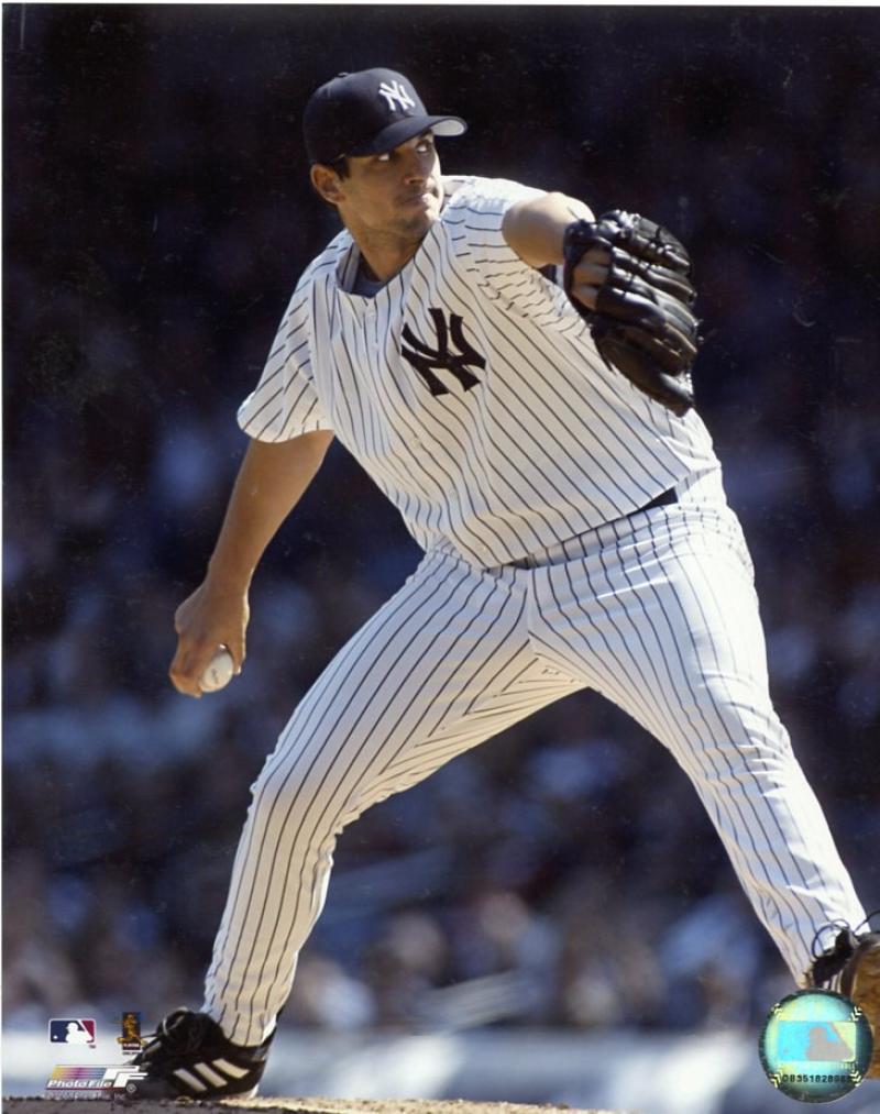 CARL PAVANO NEW YORK YANKEES UNSIGNED ACTION 8X10 PHOTO