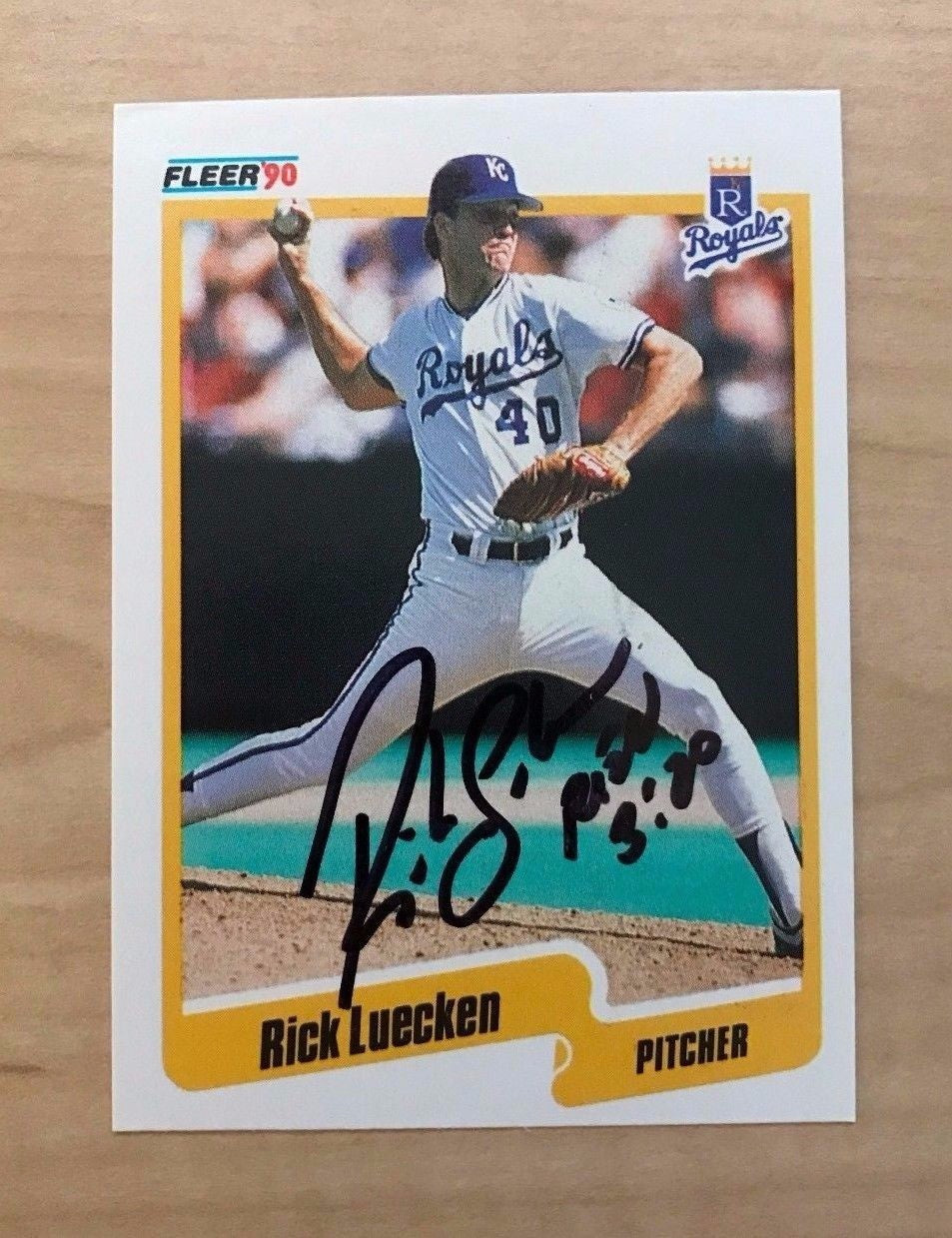 RICK LUECKEN KANSAS CITY ROYALS SIGNED AUTOGRAPHED 1990 FLEER CARD #113 W/COA