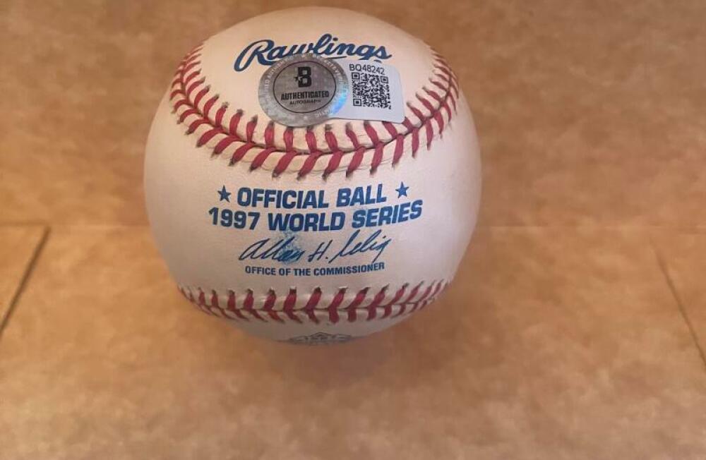 LIVAN HERNANDEZ 1997 WS MVP SIGNED 1997 W.S. BASEBALL BECKETT AUTH 