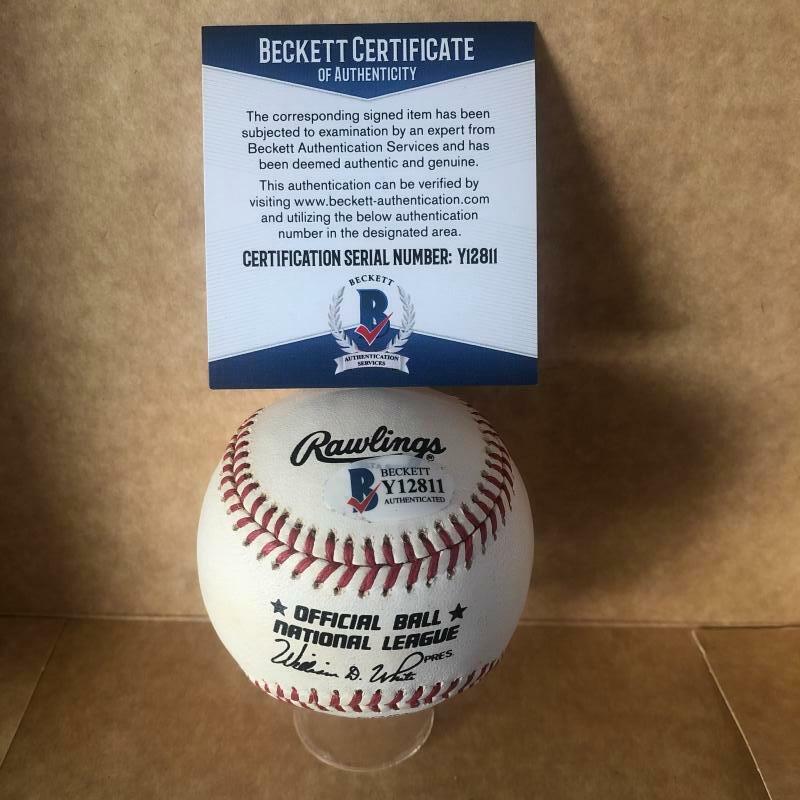 ANDRE DAWSON CUBS SIGNED AUTO VINTAGE N.L. BASEBALL BECKETT Y12811
