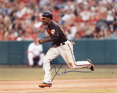 XAVIER  AVERY    BALTIMORE  ORIOLES  SIGNED 8X10  PHOTO