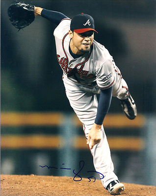 MIKE GONZALEZ ATLANTA BRAVES AUTOGRAPHED SIGNED 8X10 PHOTO W/COA