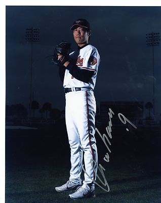 KOJI  UEHERA   POSED      BALTIMORE  ORIOLES  SIGNED  AUTOGRAPHED 8X10  PHOTO 