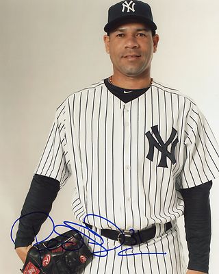 PEDRO  FELICIANO    NEW YORK YANKEES   WITH GLOVE      SIGNED 8X10  PHOTO